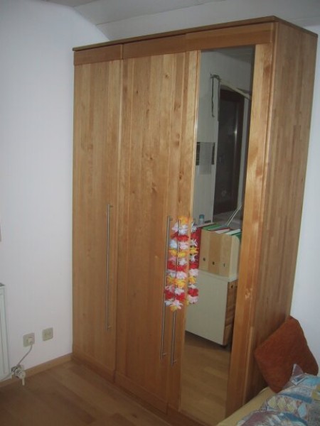 Kleiderschrank.jpg
